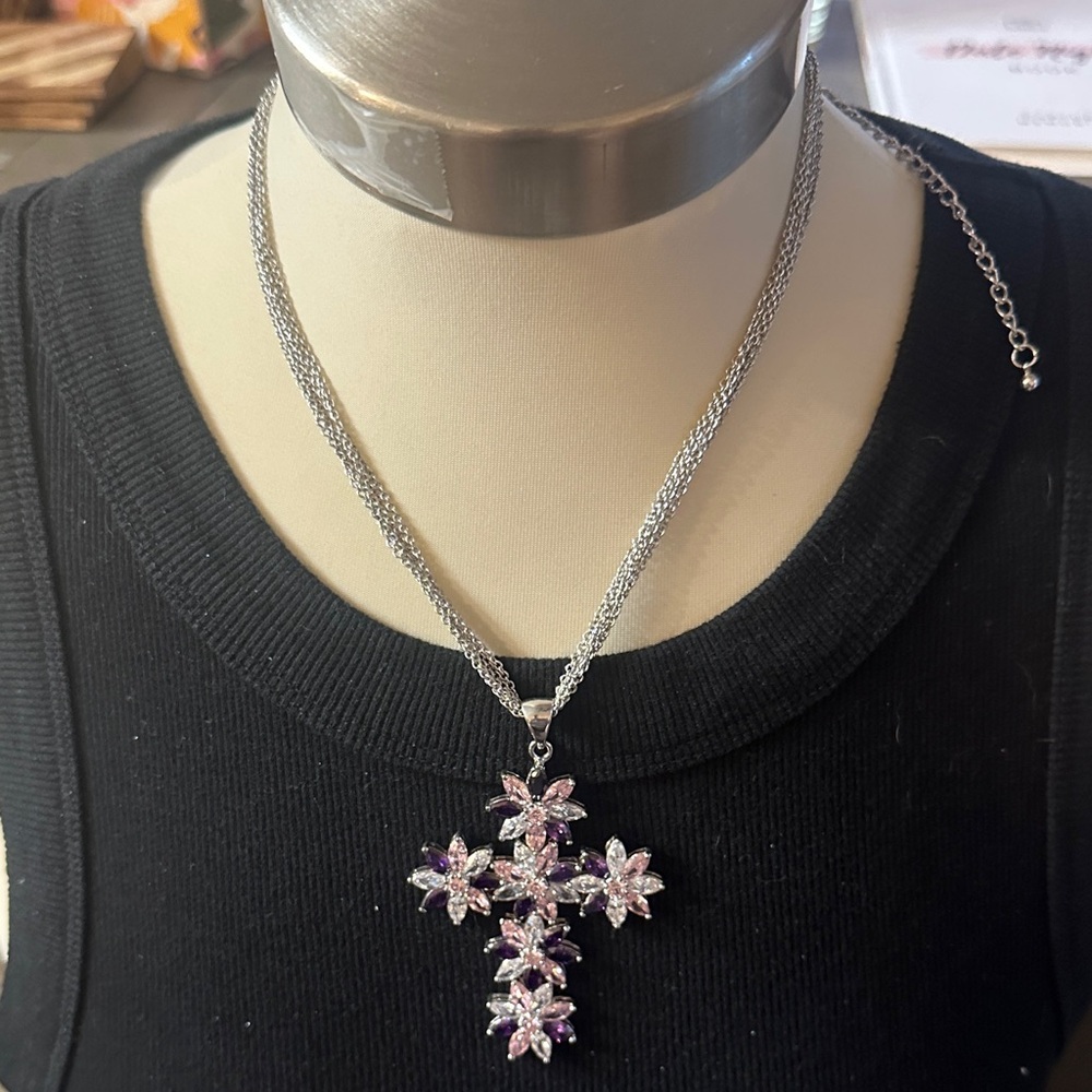 Elegant Silver and Purple Floral Necklace